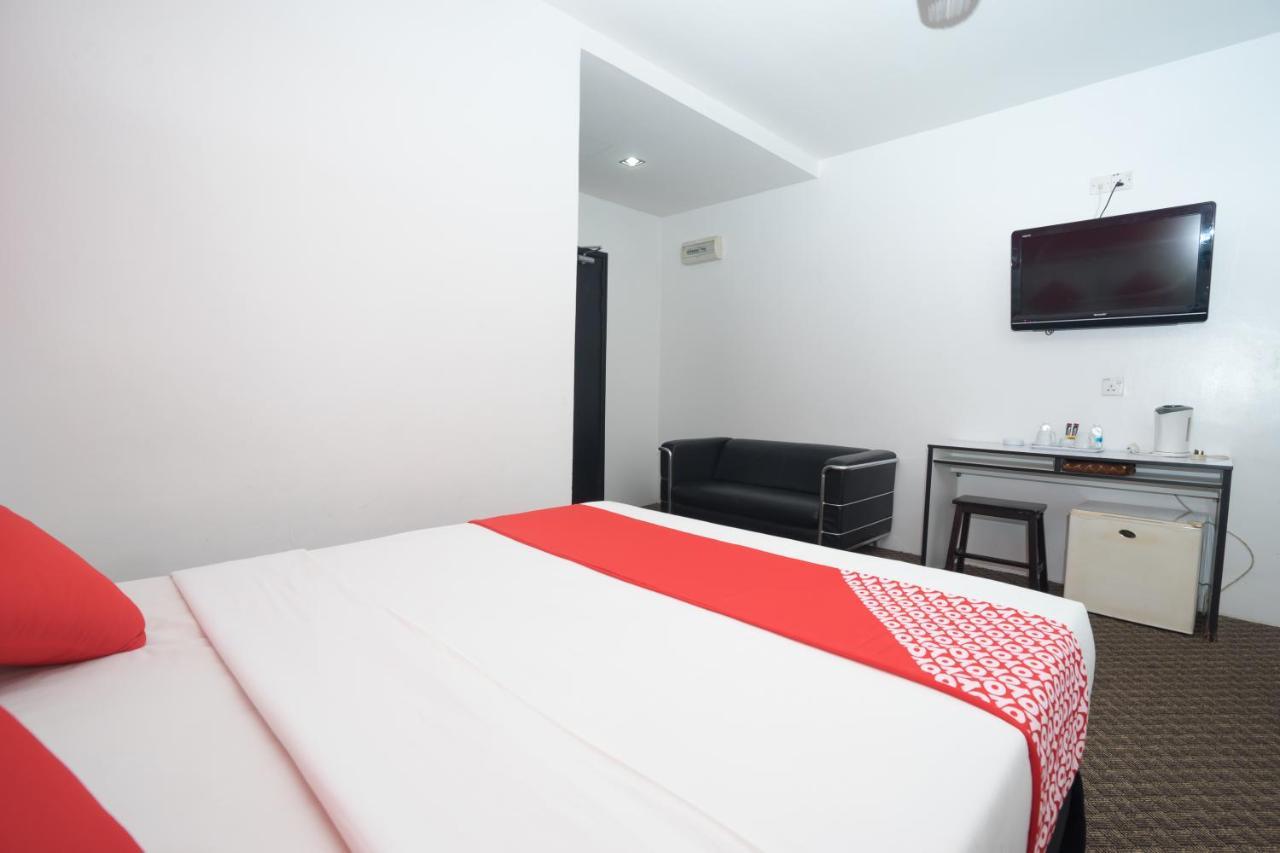 Capital O Ridel Hotel Кота-Бару Экстерьер фото