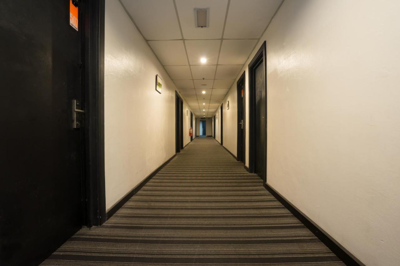Capital O Ridel Hotel Кота-Бару Экстерьер фото